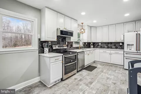 Kitchen - 9709 Evans Ford Rd, Manassas, VA 20111 photo 2 of 7