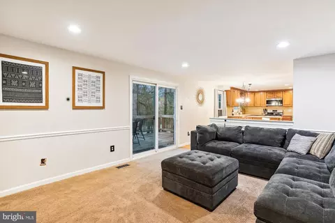 Living - 15511 Ridgecrest Dr, Dumfries, VA 22025 photo 2 of 4