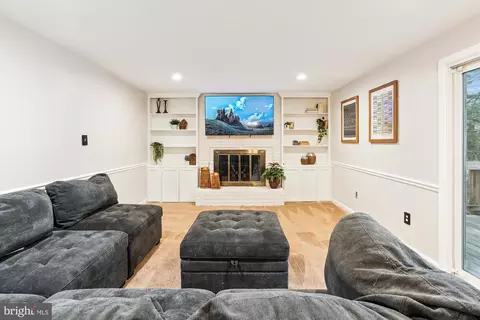 Living - 15511 Ridgecrest Dr, Dumfries, VA 22025 photo 1 of 4
