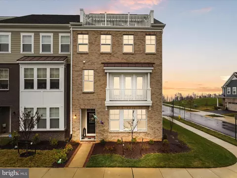 1450 Meadowlark Glen Rd, Dumfries, VA 22026