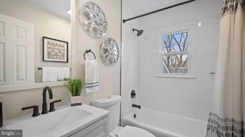 Bath - 1257 Everett Ave, Woodbridge, VA 22191 photo 1 of 2