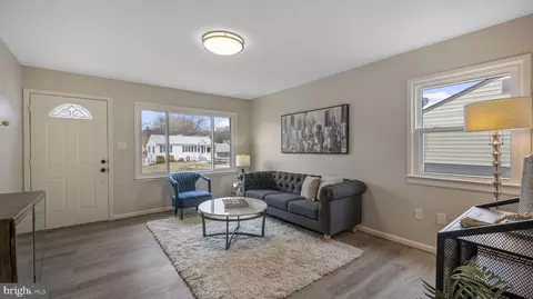 Living - 1257 Everett Ave, Woodbridge, VA 22191 photo 3 of 4