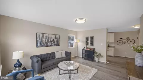 Living - 1257 Everett Ave, Woodbridge, VA 22191 photo 1 of 4
