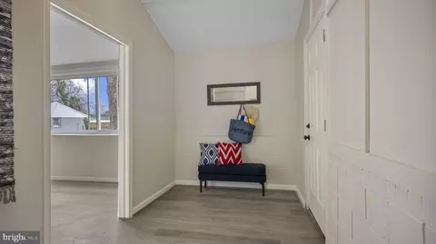 Entry Way - 1257 Everett Ave, Woodbridge, VA 22191 photo 2 of 3