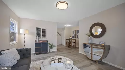 Living - 1257 Everett Ave, Woodbridge, VA 22191 photo 2 of 4