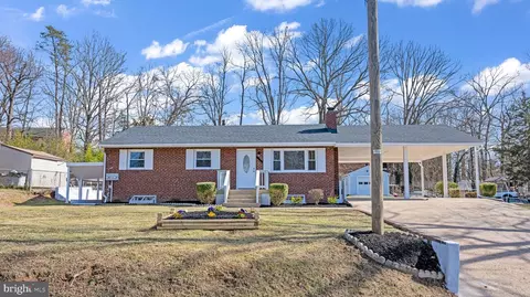 4136 Anderson Rd, Triangle, VA 22172