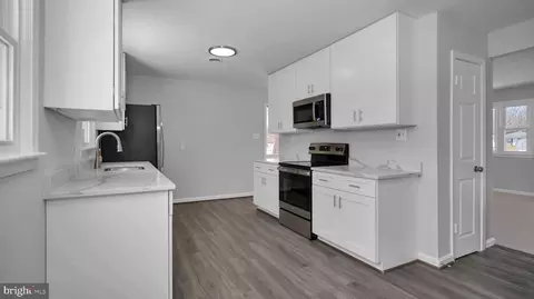 Kitchen - 4136 Anderson Rd, Triangle, VA 22172 photo 3 of 4