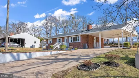 Exterior - 4136 Anderson Rd, Triangle, VA 22172 photo 3 of 9