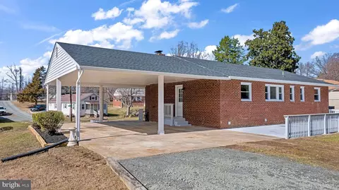Exterior - 4136 Anderson Rd, Triangle, VA 22172 photo 6 of 9