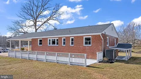Exterior - 4136 Anderson Rd, Triangle, VA 22172 photo 8 of 9