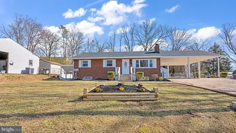 Exterior - 4136 Anderson Rd, Triangle, VA 22172 photo 2 of 9