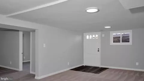 Living - 4136 Anderson Rd, Triangle, VA 22172 photo 2 of 3