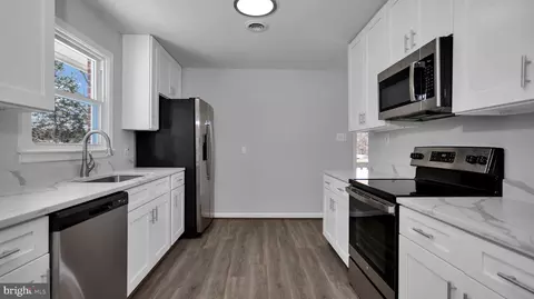 Kitchen - 4136 Anderson Rd, Triangle, VA 22172 photo 2 of 4
