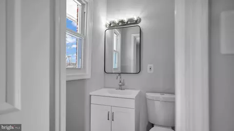 Bath - 4136 Anderson Rd, Triangle, VA 22172 photo 1 of 4