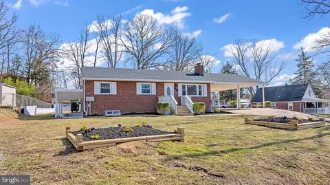Exterior - 4136 Anderson Rd, Triangle, VA 22172 photo 4 of 9