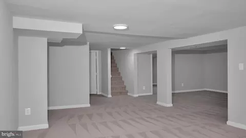 Living - 4136 Anderson Rd, Triangle, VA 22172 photo 3 of 3
