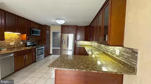 Kitchen - 18050 Olde Port Ln, Triangle, VA 22172 photo 1 of 4