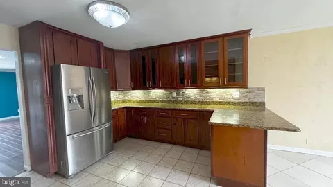 Kitchen - 18050 Olde Port Ln, Triangle, VA 22172 photo 4 of 4