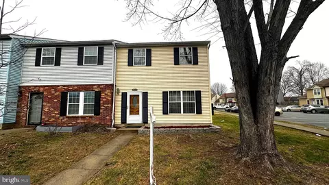 18050 Olde Port Ln, Triangle, VA 22172