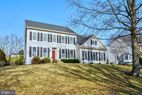 7827 Virginia Oaks Dr, Gainesville, VA 20155