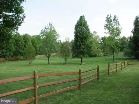 Exterior - 10500 Pineview Rd, Manassas, VA 20111 photo 6 of 6