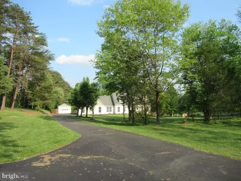 Exterior - 10500 Pineview Rd, Manassas, VA 20111 photo 3 of 6