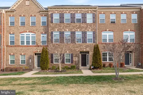 7098 Darbey Knoll Dr, Gainesville, VA 20155