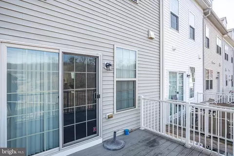 Exterior - 4532 Potomac Highlands Cir, Triangle, VA 22172 photo 8 of 10