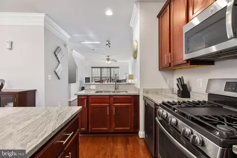 Kitchen - 4532 Potomac Highlands Cir, Triangle, VA 22172 photo 4 of 5