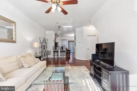 Living - 4532 Potomac Highlands Cir, Triangle, VA 22172 photo 4 of 5