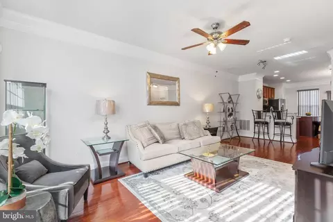 Living - 4532 Potomac Highlands Cir, Triangle, VA 22172 photo 3 of 5