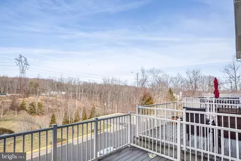Exterior - 4532 Potomac Highlands Cir, Triangle, VA 22172 photo 10 of 10