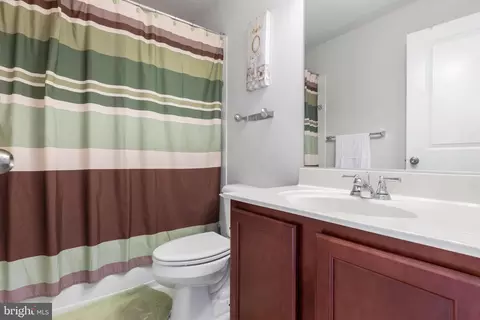Bath - 4532 Potomac Highlands Cir, Triangle, VA 22172 photo 5 of 6