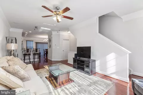 Living - 4532 Potomac Highlands Cir, Triangle, VA 22172 photo 5 of 5