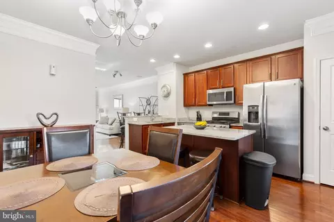 Dining - 4532 Potomac Highlands Cir, Triangle, VA 22172 photo 2 of 2