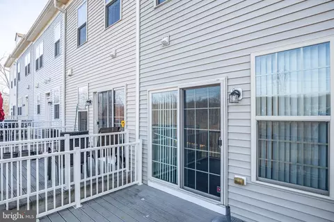 Exterior - 4532 Potomac Highlands Cir, Triangle, VA 22172 photo 9 of 10