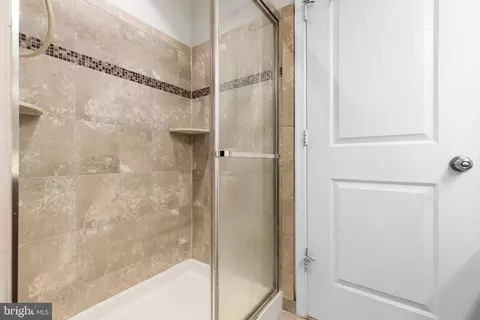 Bath - 4532 Potomac Highlands Cir, Triangle, VA 22172 photo 4 of 6