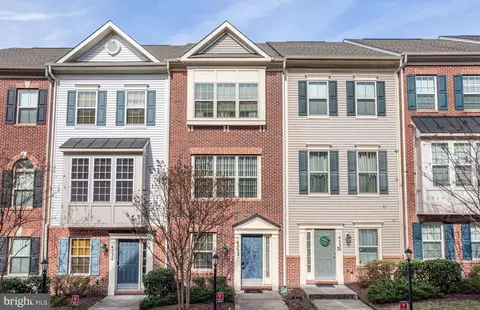 Exterior - 4532 Potomac Highlands Cir, Triangle, VA 22172 photo 5 of 10