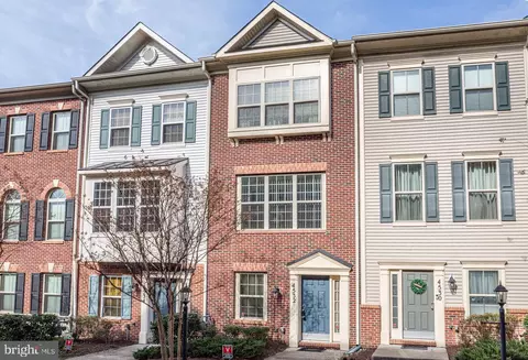 4532 Potomac Highlands Cir, Triangle, VA 22172