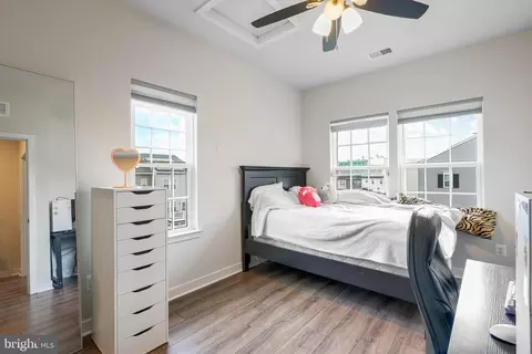 Bedroom - 11367 Willow Green Cir, Manassas, VA 20109 photo 7 of 10
