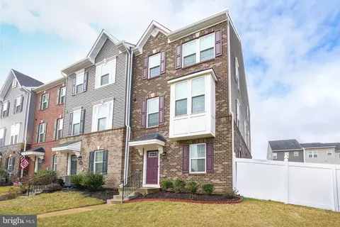 Exterior - 11367 Willow Green Cir, Manassas, VA 20109 photo 3 of 7