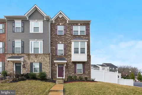 Exterior - 11367 Willow Green Cir, Manassas, VA 20109 photo 5 of 7
