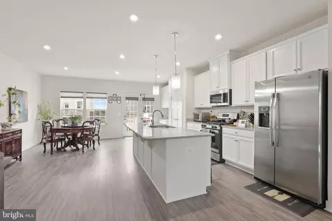 Kitchen - 11367 Willow Green Cir, Manassas, VA 20109 photo 2 of 4