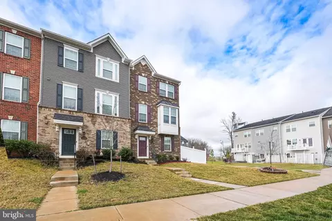 Exterior - 11367 Willow Green Cir, Manassas, VA 20109 photo 4 of 7