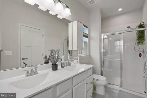 Bath - 11367 Willow Green Cir, Manassas, VA 20109 photo 3 of 3