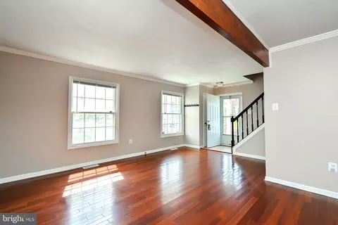 Living - 10962 Republic Ct, Manassas, VA 20109 photo 3 of 4