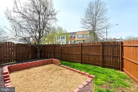 Exterior - 10962 Republic Ct, Manassas, VA 20109 photo 10 of 13