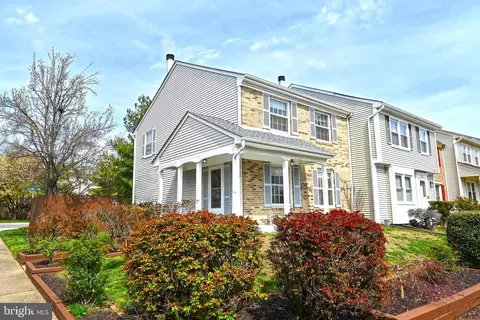 Exterior - 10962 Republic Ct, Manassas, VA 20109 photo 3 of 13