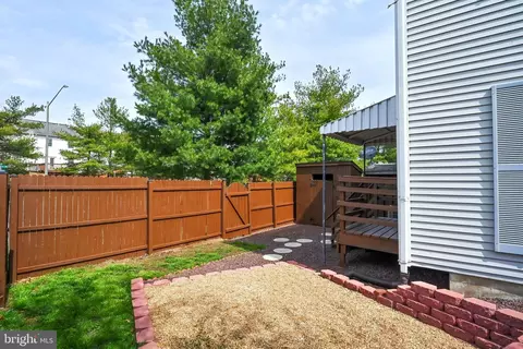 Exterior - 10962 Republic Ct, Manassas, VA 20109 photo 9 of 13
