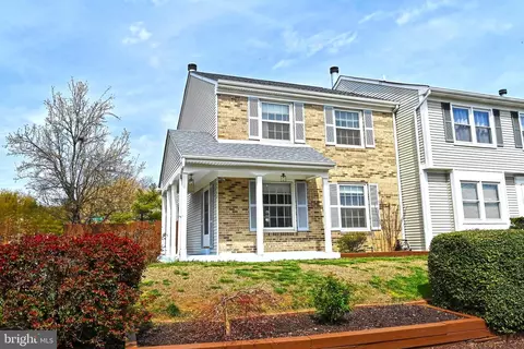 Exterior - 10962 Republic Ct, Manassas, VA 20109 photo 2 of 13